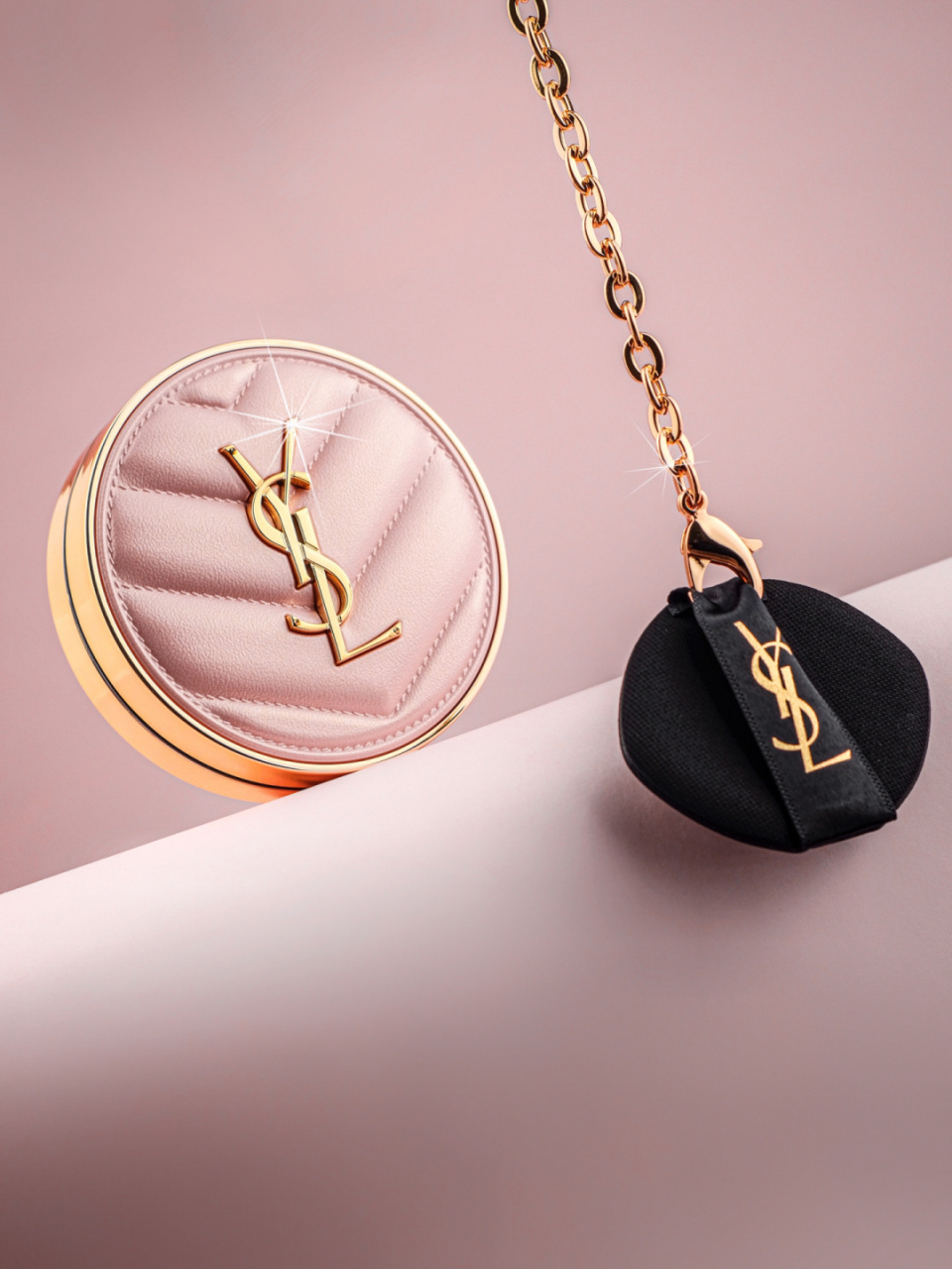 ysl粉气垫 高级的冷感冰川粉和标志ysl金logo, 大气又吸睛,带出街补妆