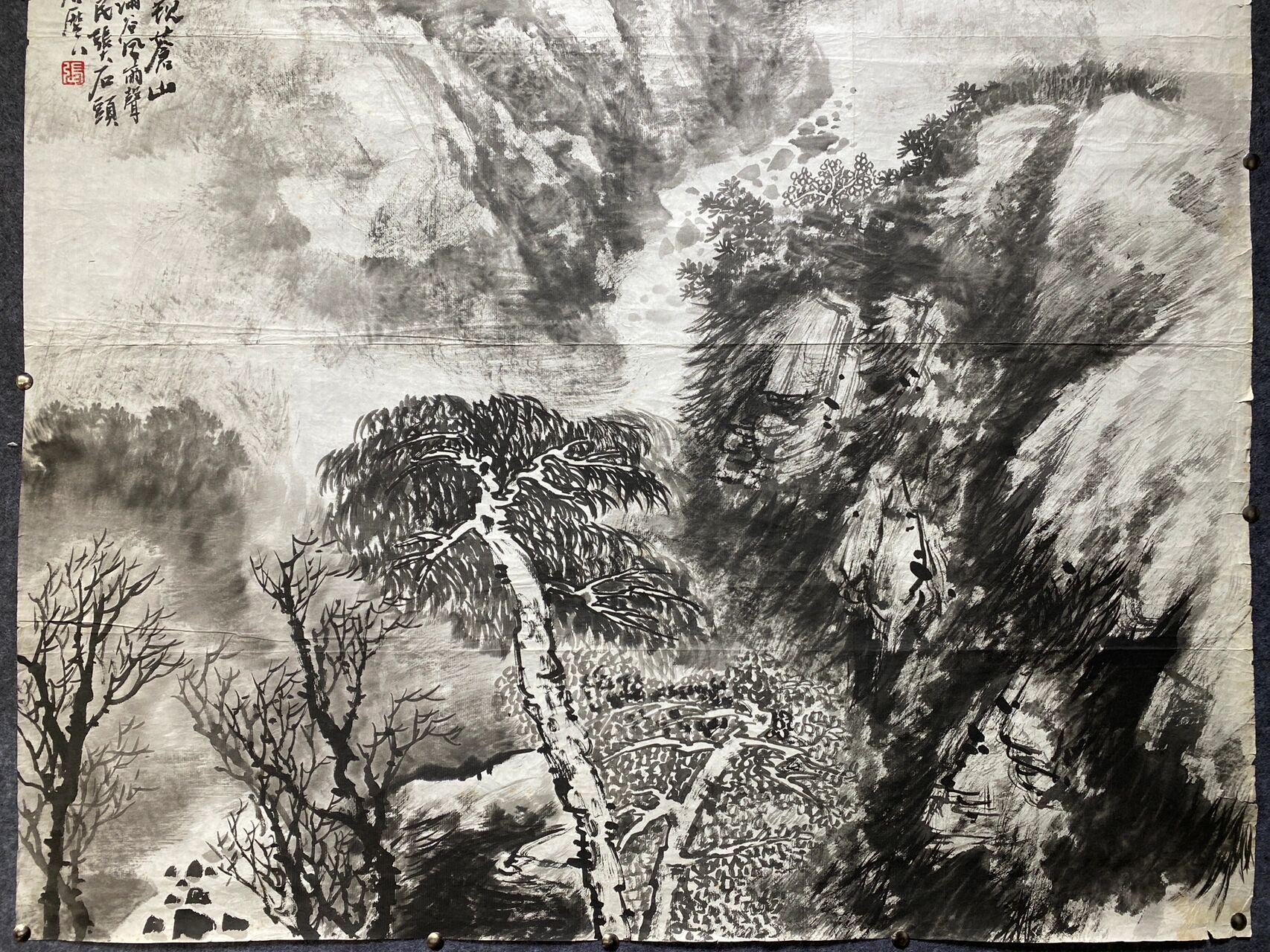 张大石头作品 晴日观苍山 张大石头作品,纸本画心,尺寸73cm*71cm,品相