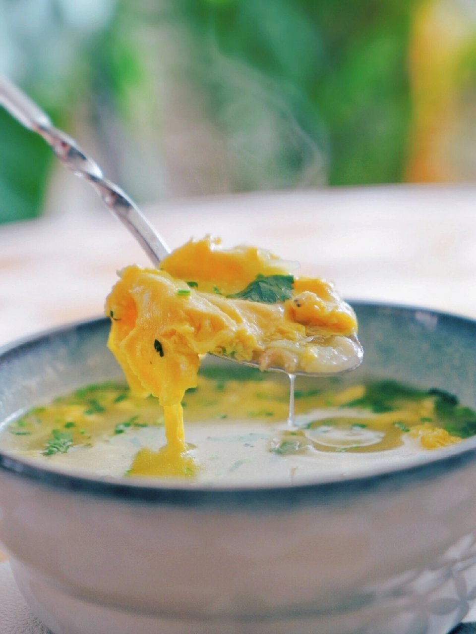 土豆丝虾皮鸡蛋汤 用土豆做汤也太暖太好喝啦～ 食欲打开 加入虾皮