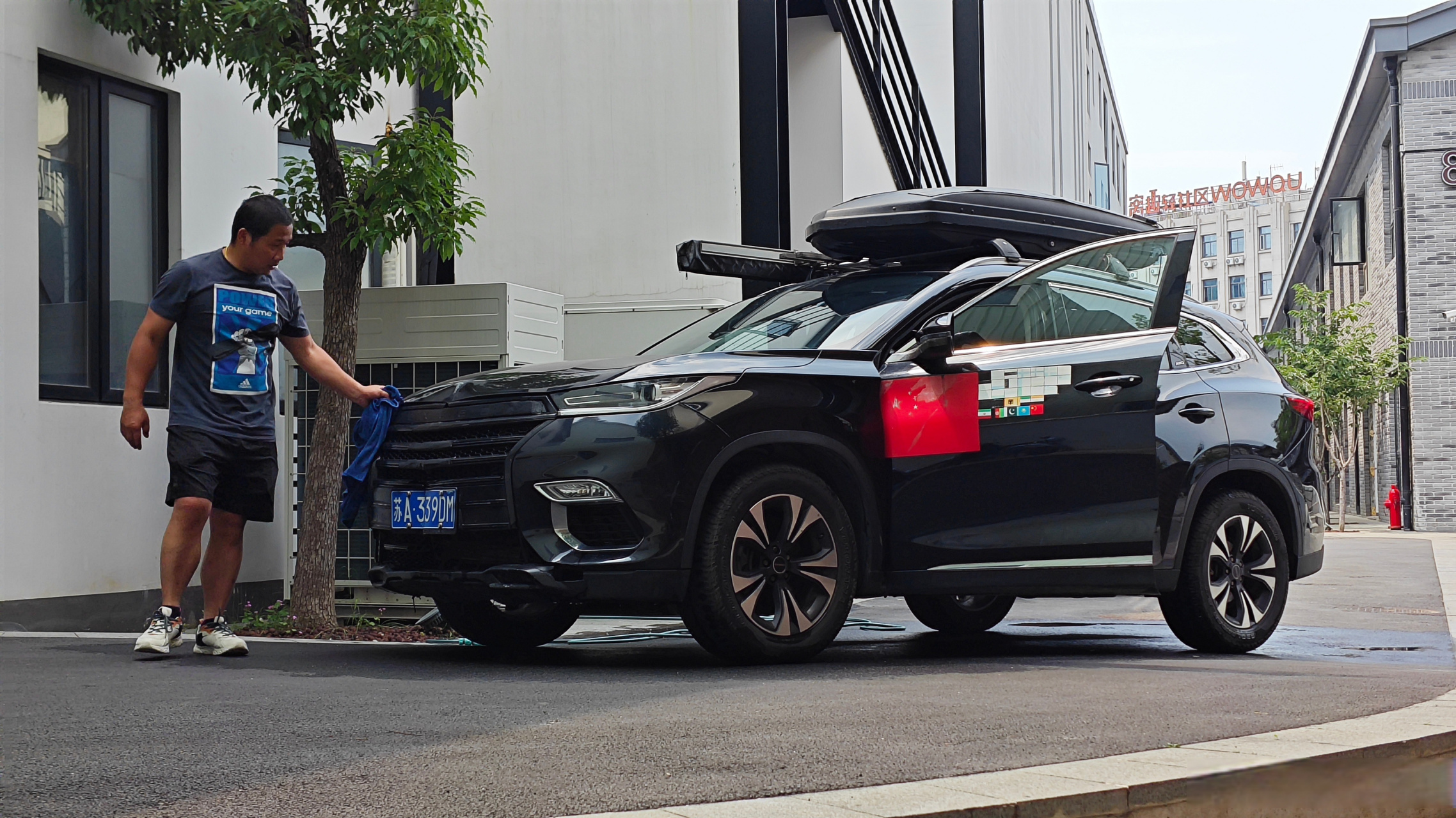 这台车不知道有没有朋友认识,一台拥有传奇经历的苏a蓝牌车!