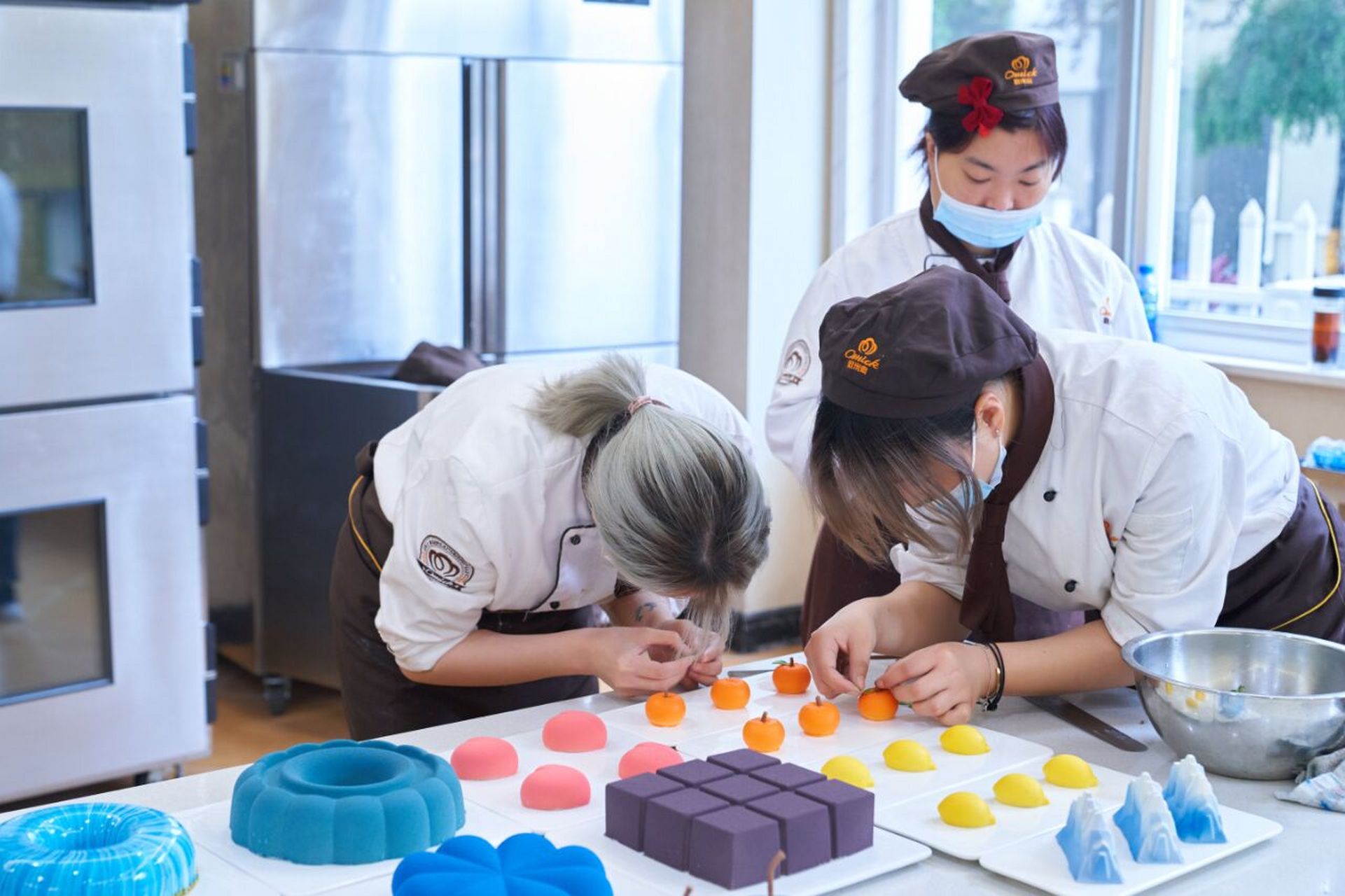 靠谱的技能学校7175 想学技能,就来呼和浩特欧米奇西点培训学校