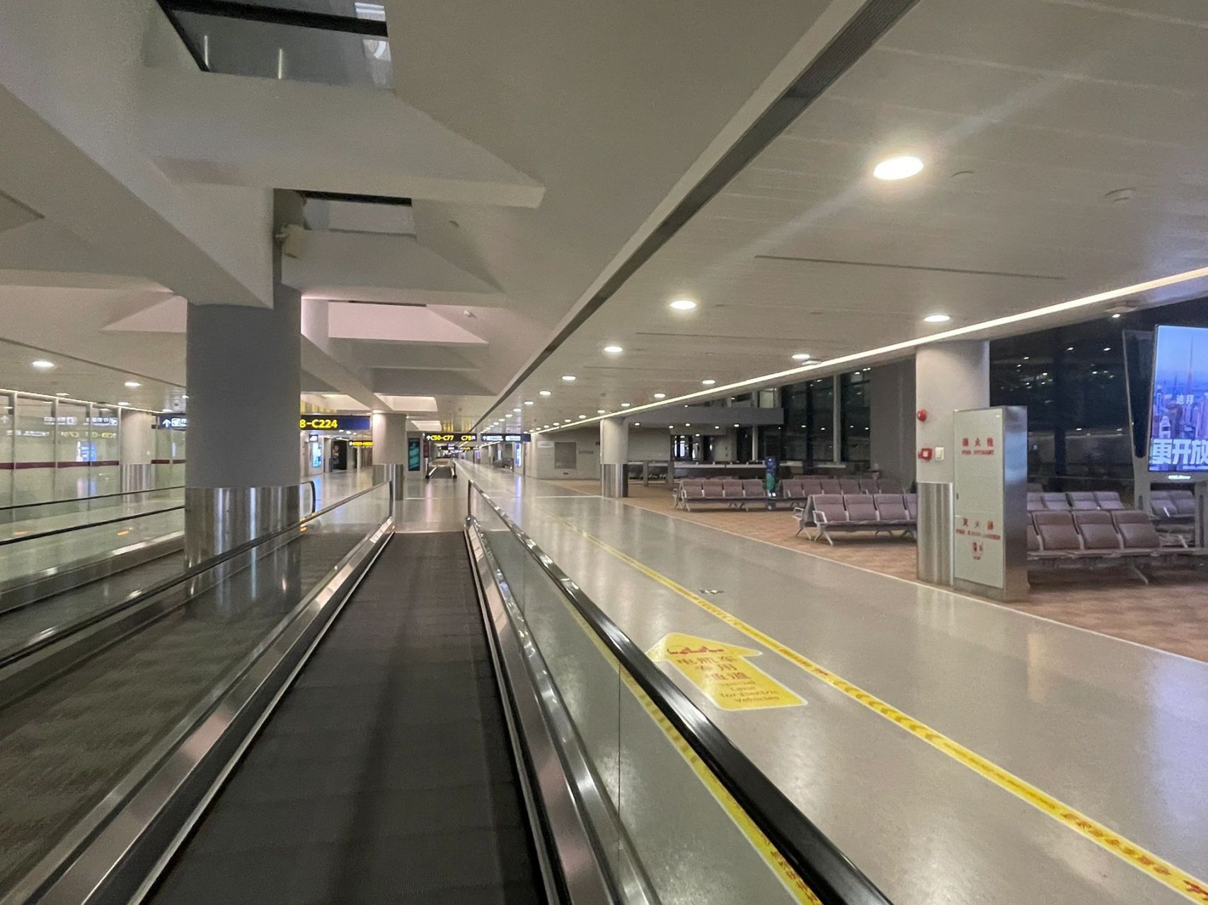 浦东国际机场t2航站楼过夜指南 最近到处疫情又复杂和严重了,很多航班