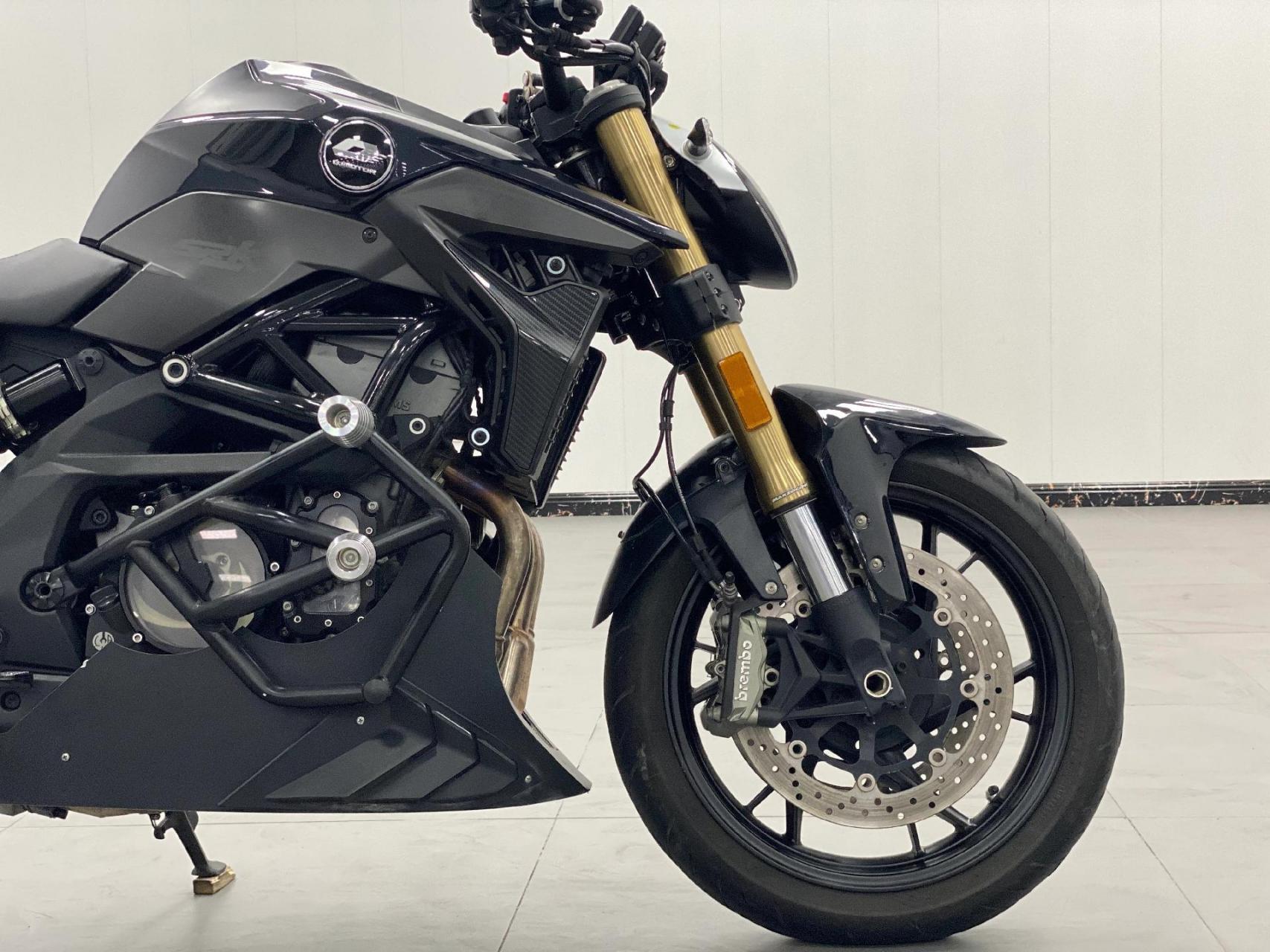 【品牌车型】qjmoto追600(圆灯版) 【上牌年份】2021年 【行驶里程】