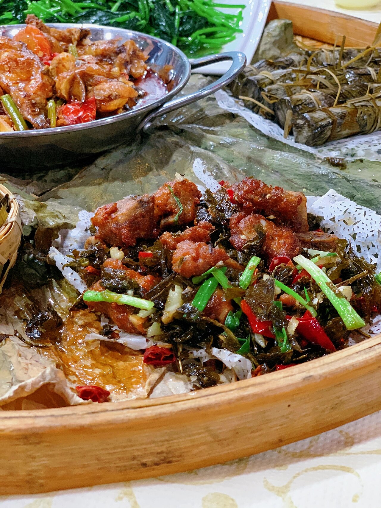 阳朔美食78阳朔必吃湖景美味土家簸箕菜 来阳朔一定要吃这家簸箕菜