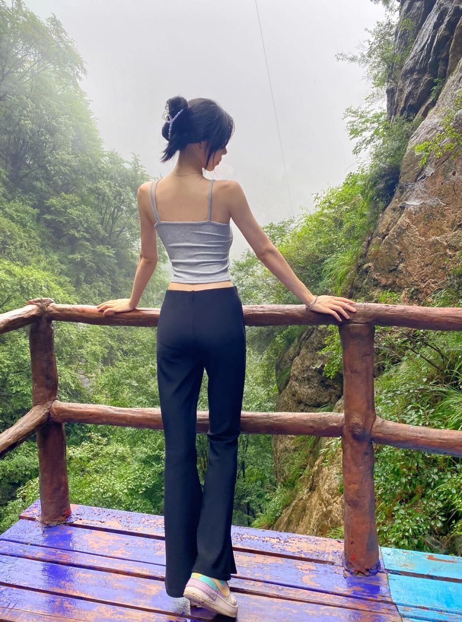 黑山大峡谷 下雨天爬山也好舒服仿佛在雾里