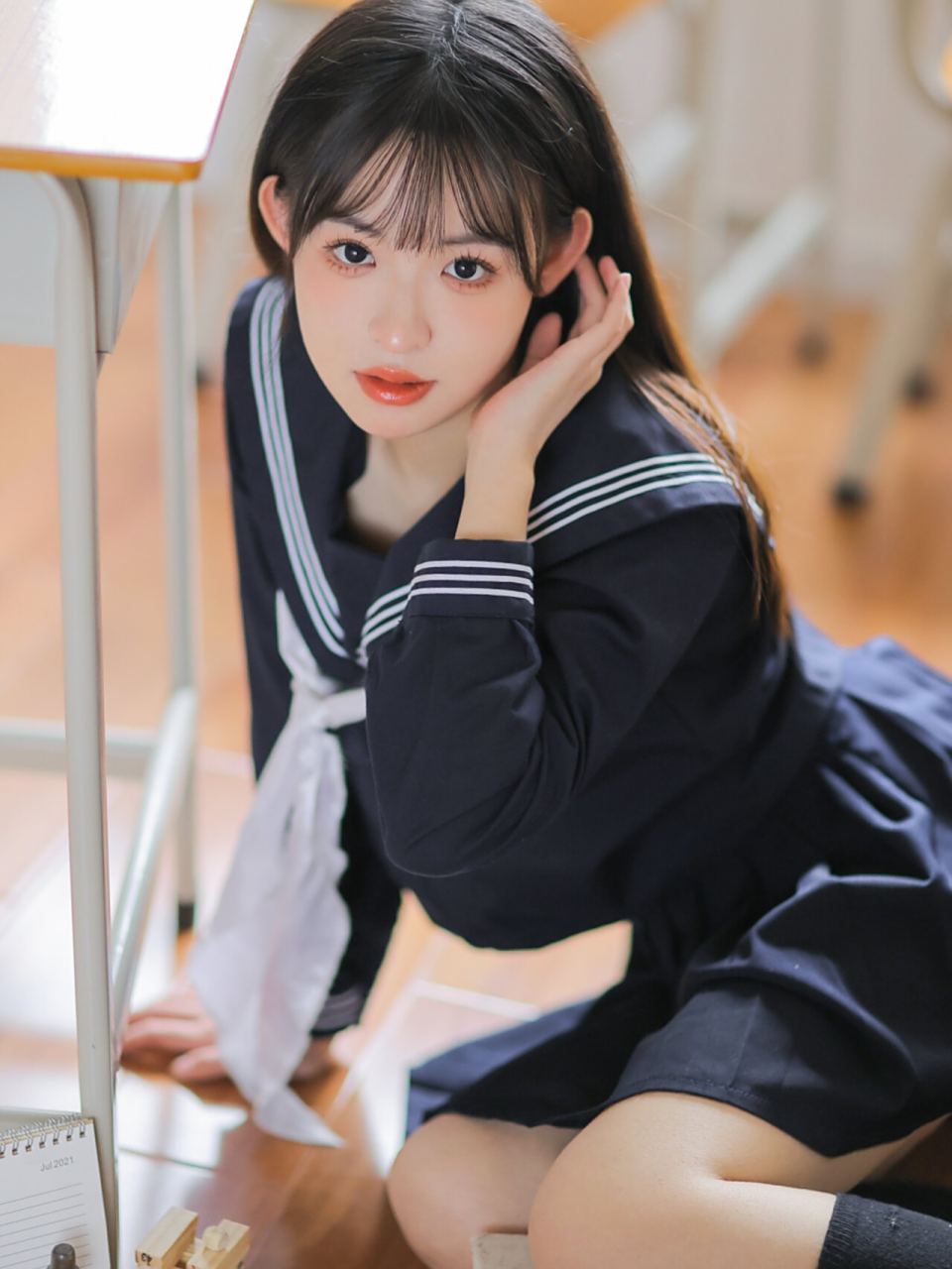 jk制服写真|"下课一起走" 简洁大方的经典绀色制服 仿佛是从漫画里走