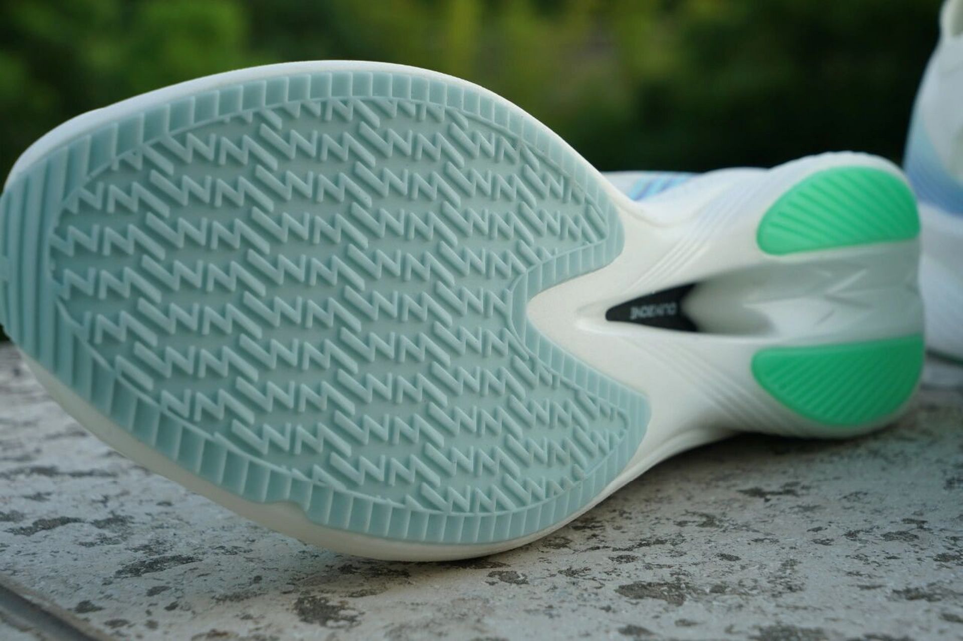 浅浅聊国产碳板跑鞋飞燃st和疾风sp(上篇) 刚入手两双国牌碳板跑鞋飞