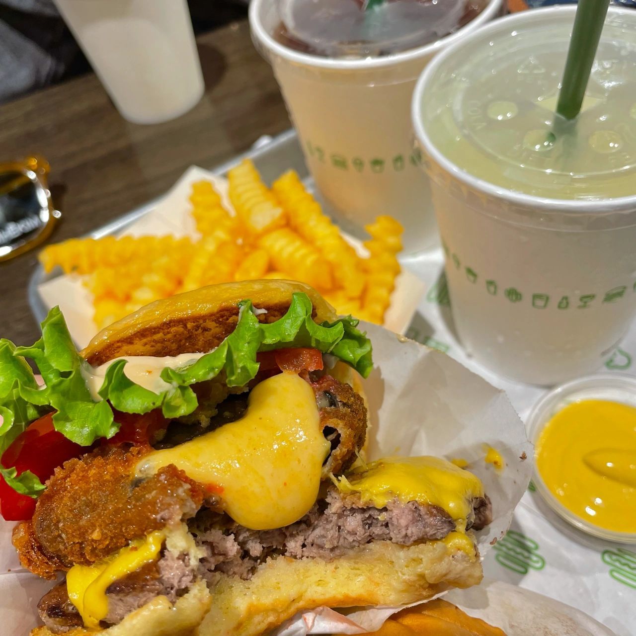 16615 shakeshack 99:太仓路181弄上海新天地北里10号 十点