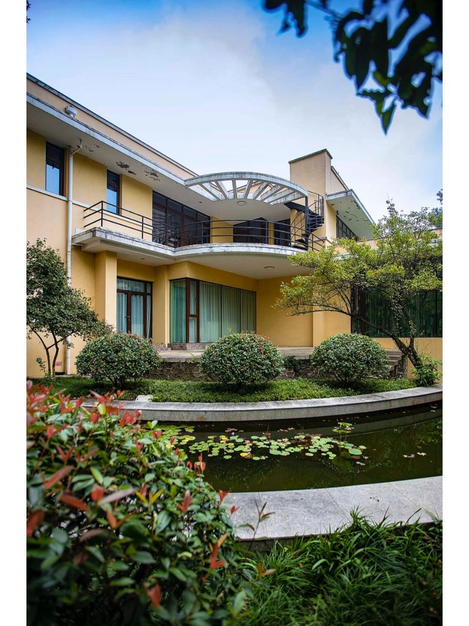 中山陵8号孙科公馆 位于南京东郊中山陵8号的孙科公馆,又称延辉馆