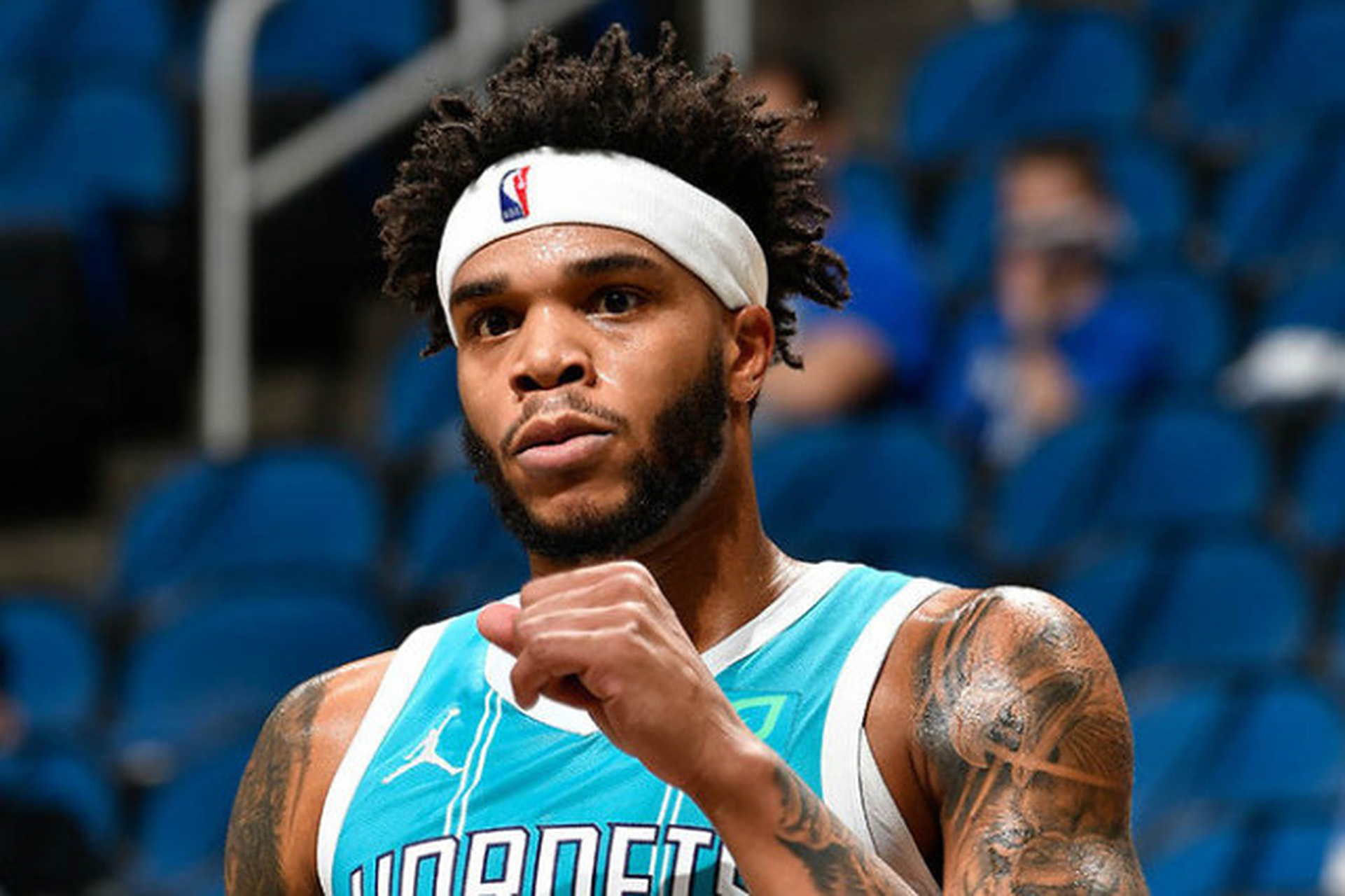 布里奇斯因家暴被禁赛30场#   迈尔斯-布里奇斯因家暴事件被禁赛30场