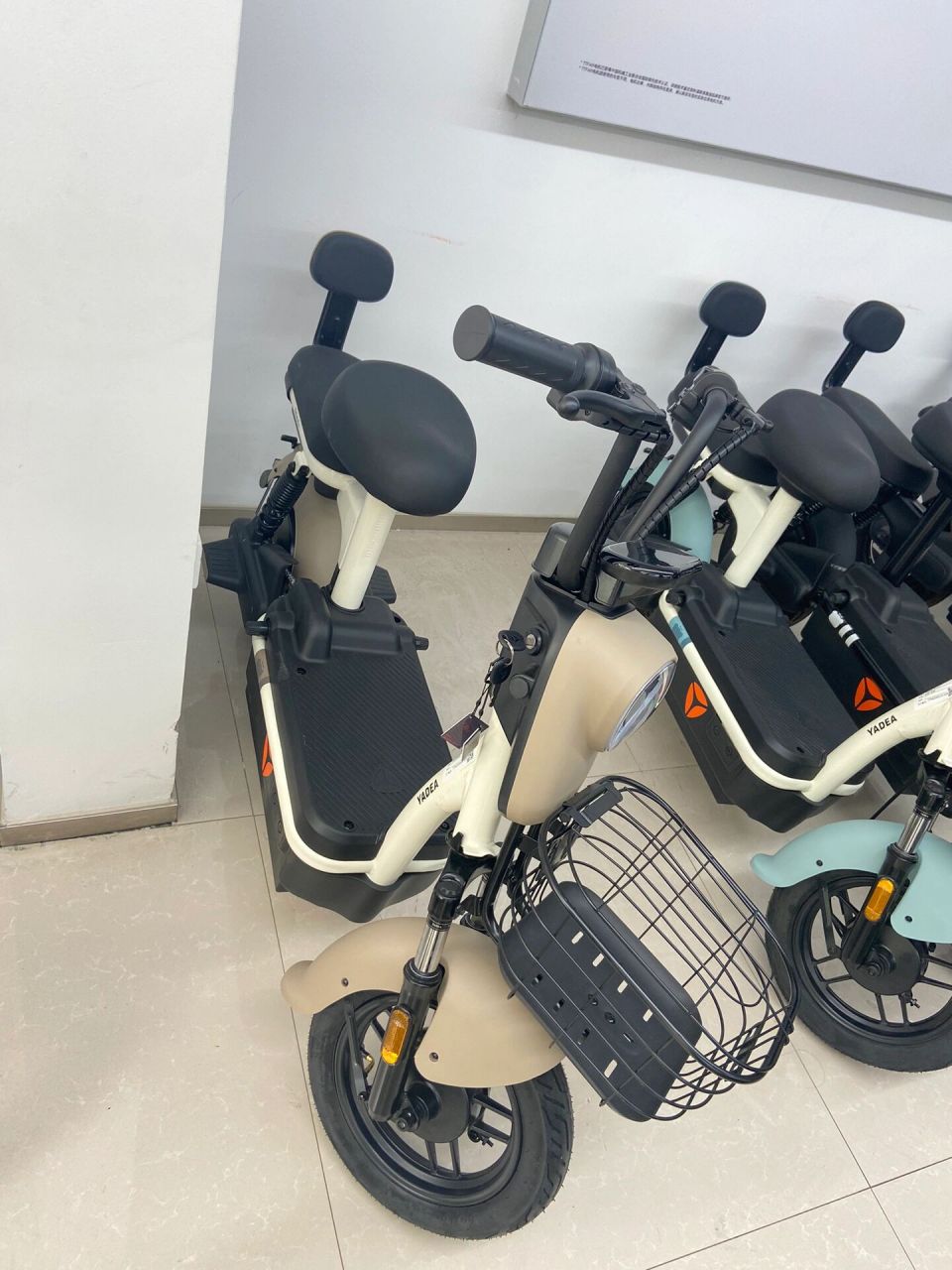 雅迪淘淘plus豪华版 今天终于花了1999块大洋入手了这两天心心念念的