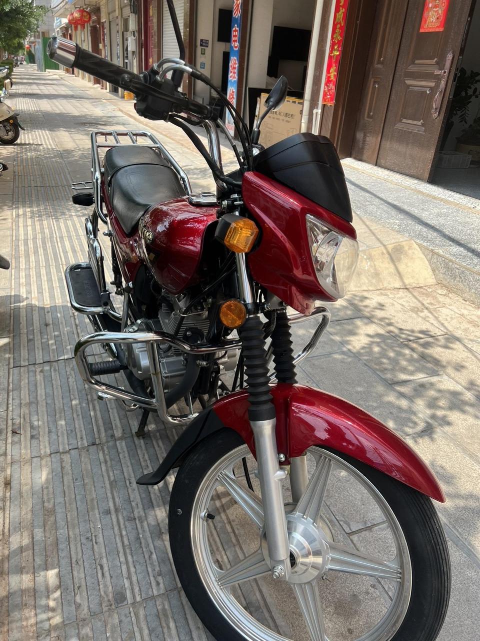出售豪爵悦冠150电喷摩托车 牌照都还没上 1400公里的准新车 发动机