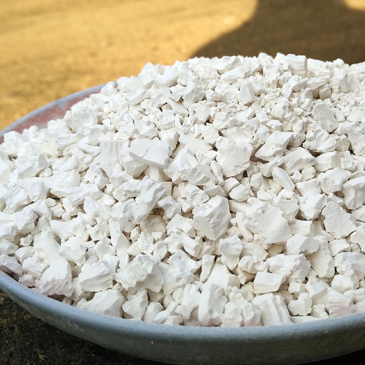 野生葛根粉-药用价值极高的宝贝 野葛根粉是由野葛根磨制而成的,是