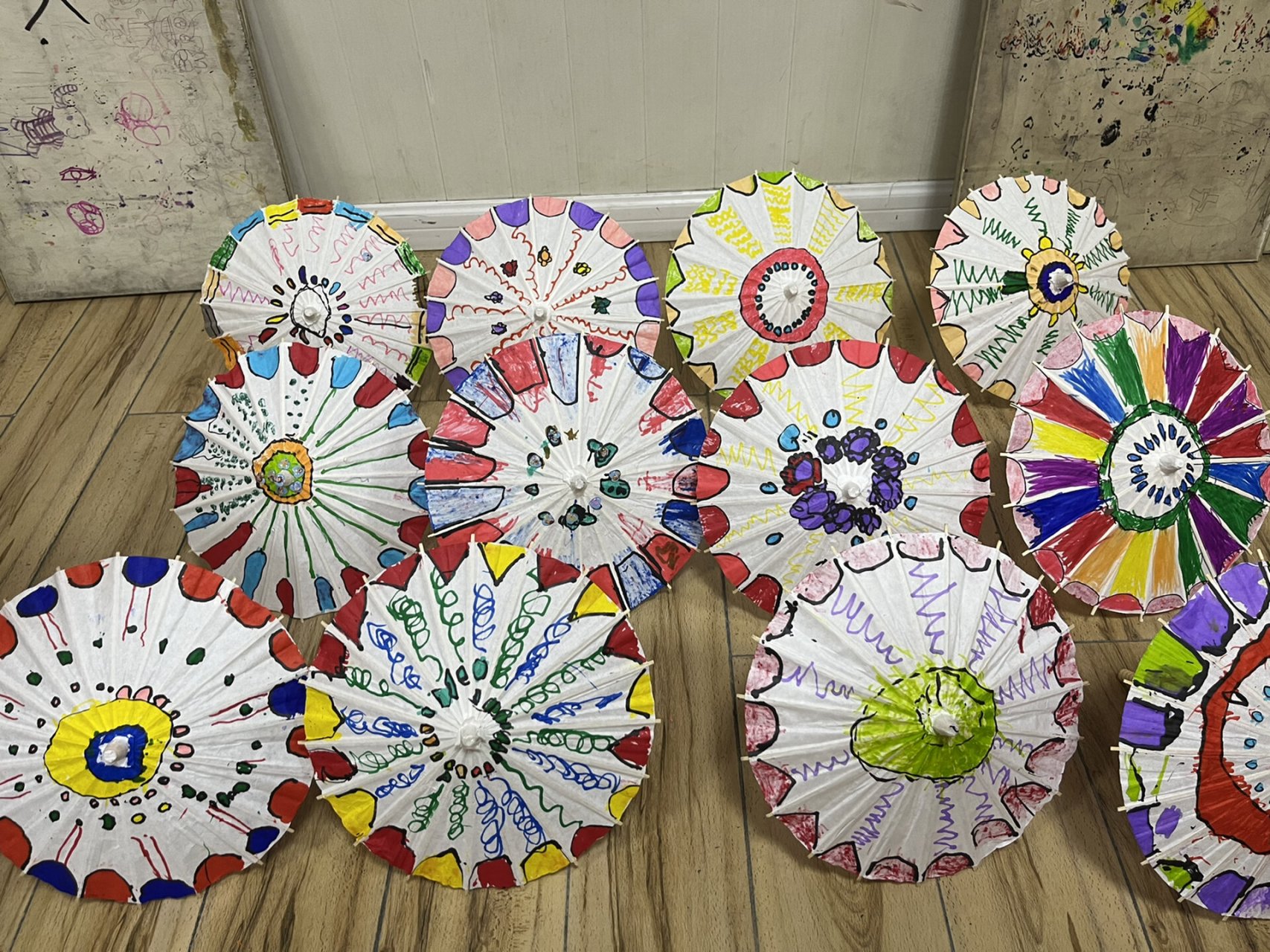 《小雨伞》创意美术儿童画 关于雨中小精灵的故事 介绍一下油纸伞