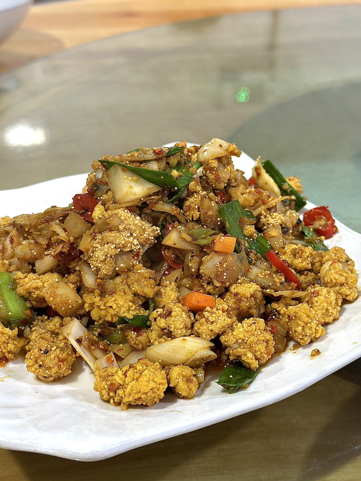 自家腌的酸菜炒新鲜鱼籽