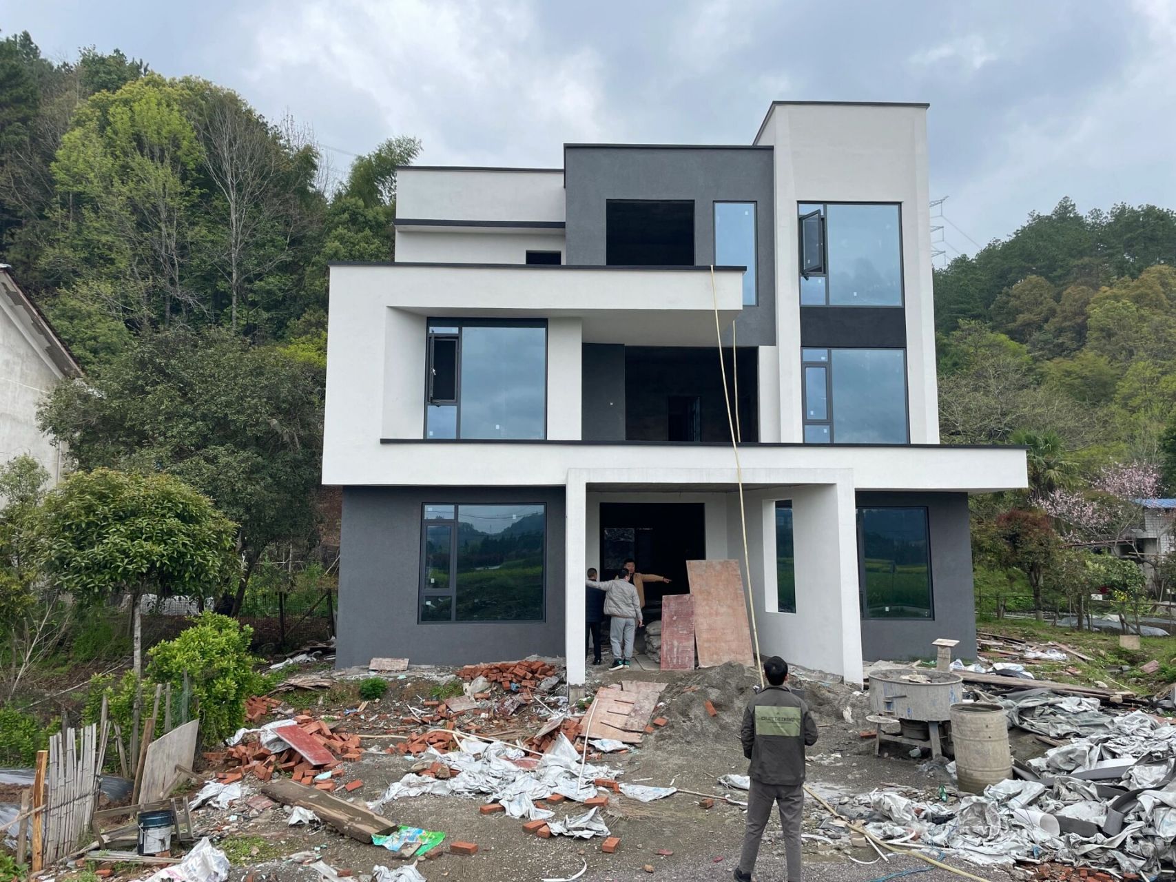 现代风格落地别墅,实景图片来咯