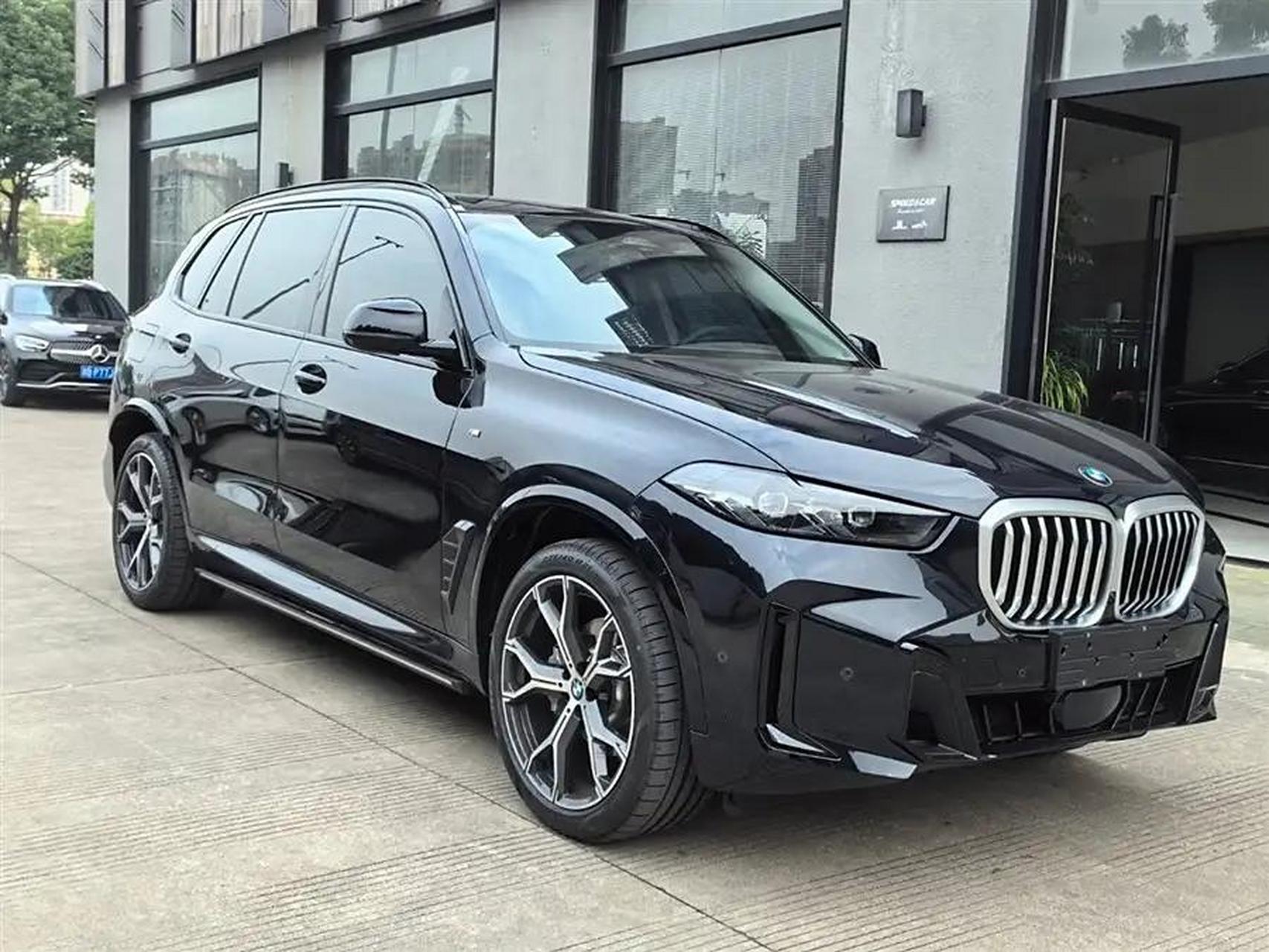 宝马x5 2023款 xdrive 30li 尊享型m运动曜夜套装 售价:57万 上牌日期