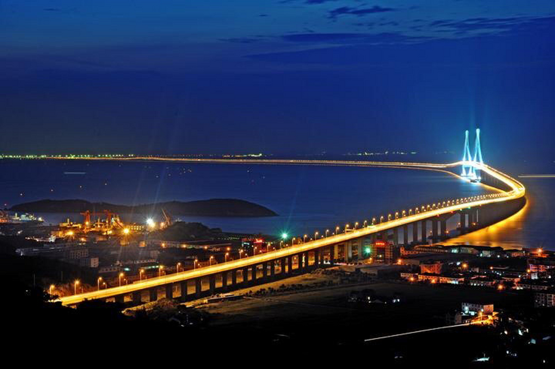 90金塘岛是舟山群岛中的第四大岛,与舟山本岛仅一水之隔.