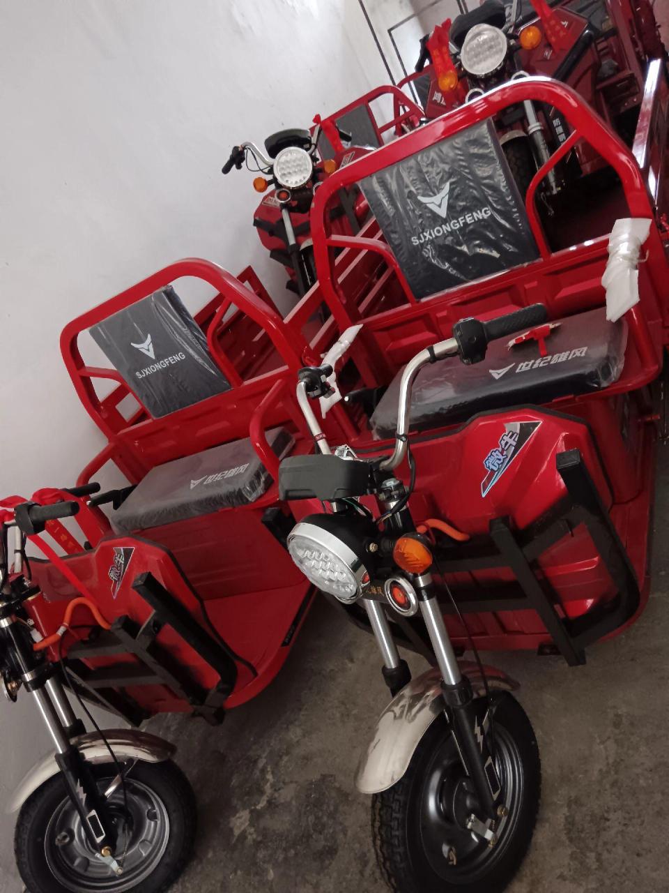 世纪雄风微牛牌电动三轮车.