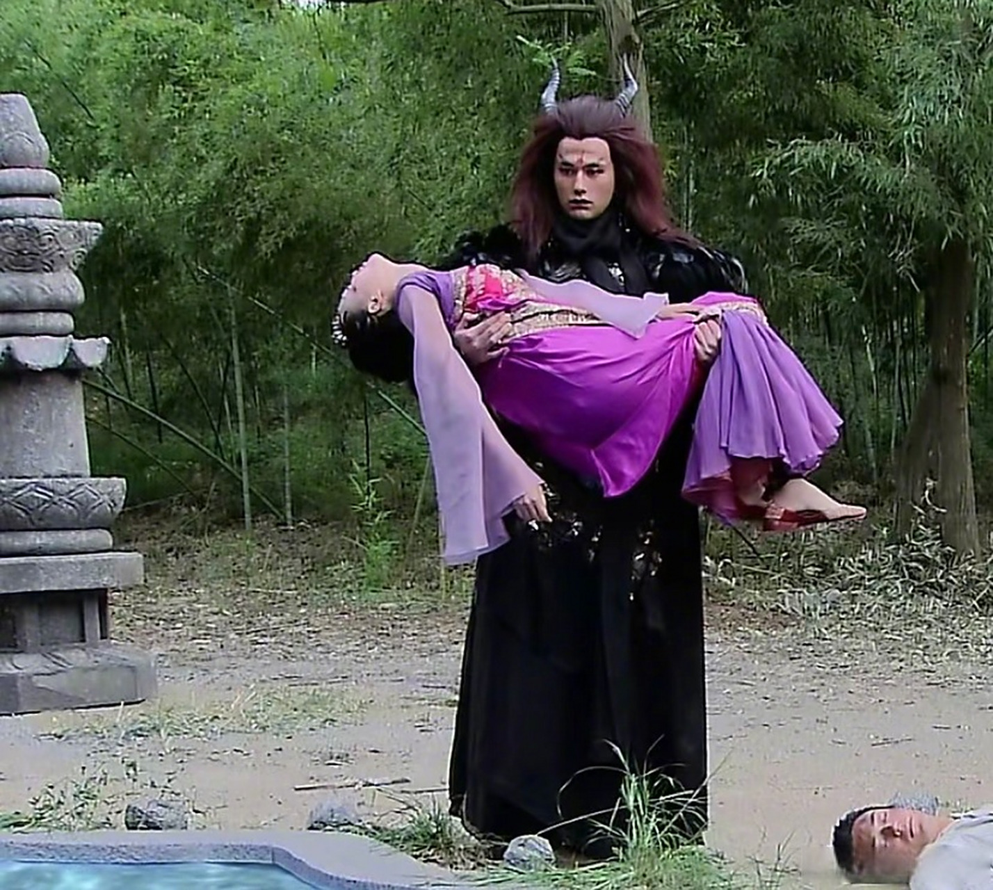 三大魔尊公主抱#有被重楼抱紫萱那张右下角的白豆腐笑到哈哈哈哈构