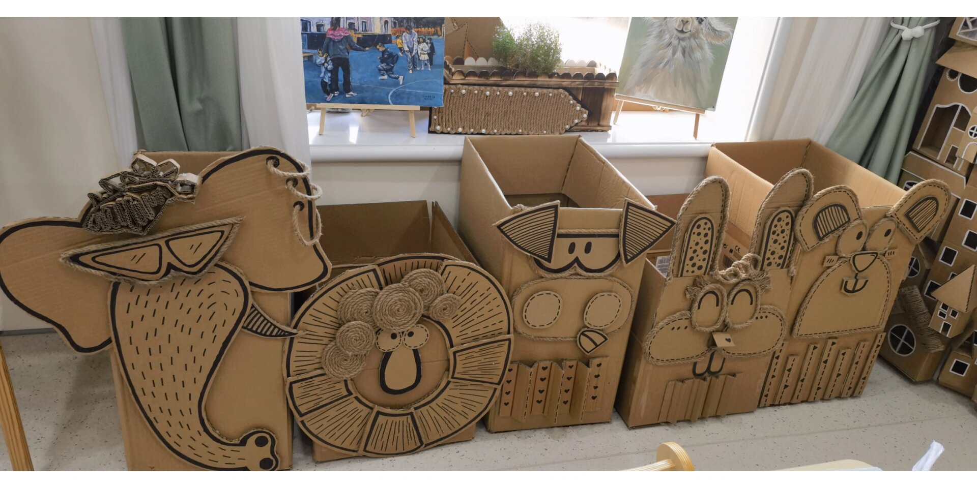 幼儿园纸壳箱收纳利旧利废环保手工作品