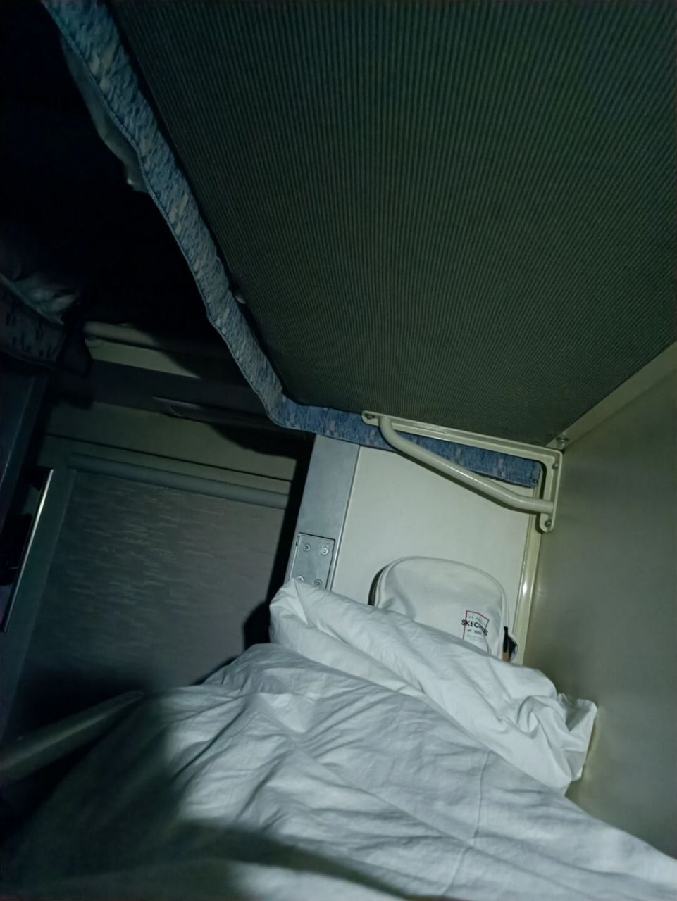 第一次体验火车硬卧:根本睡不着!