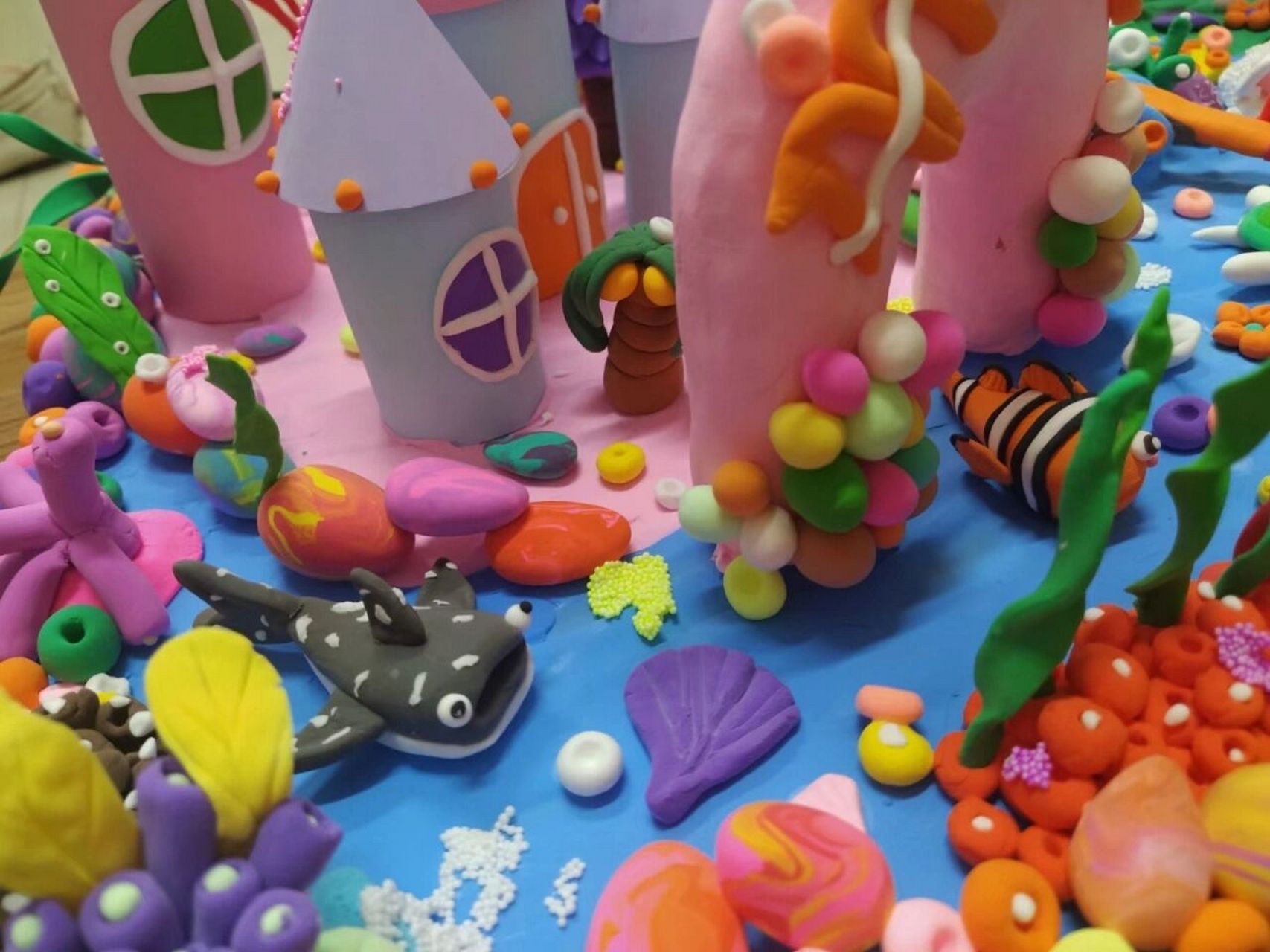 超轻黏土【海洋主题】 一幅关于海洋乐园的超轻黏土作品,有点花里胡哨