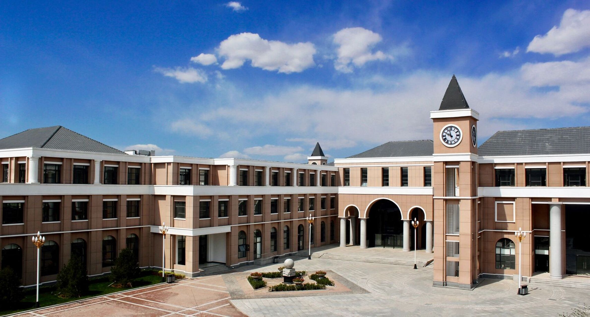 首都师范大学科德学院是位于北京的一所独立本科院校,是全日制统招