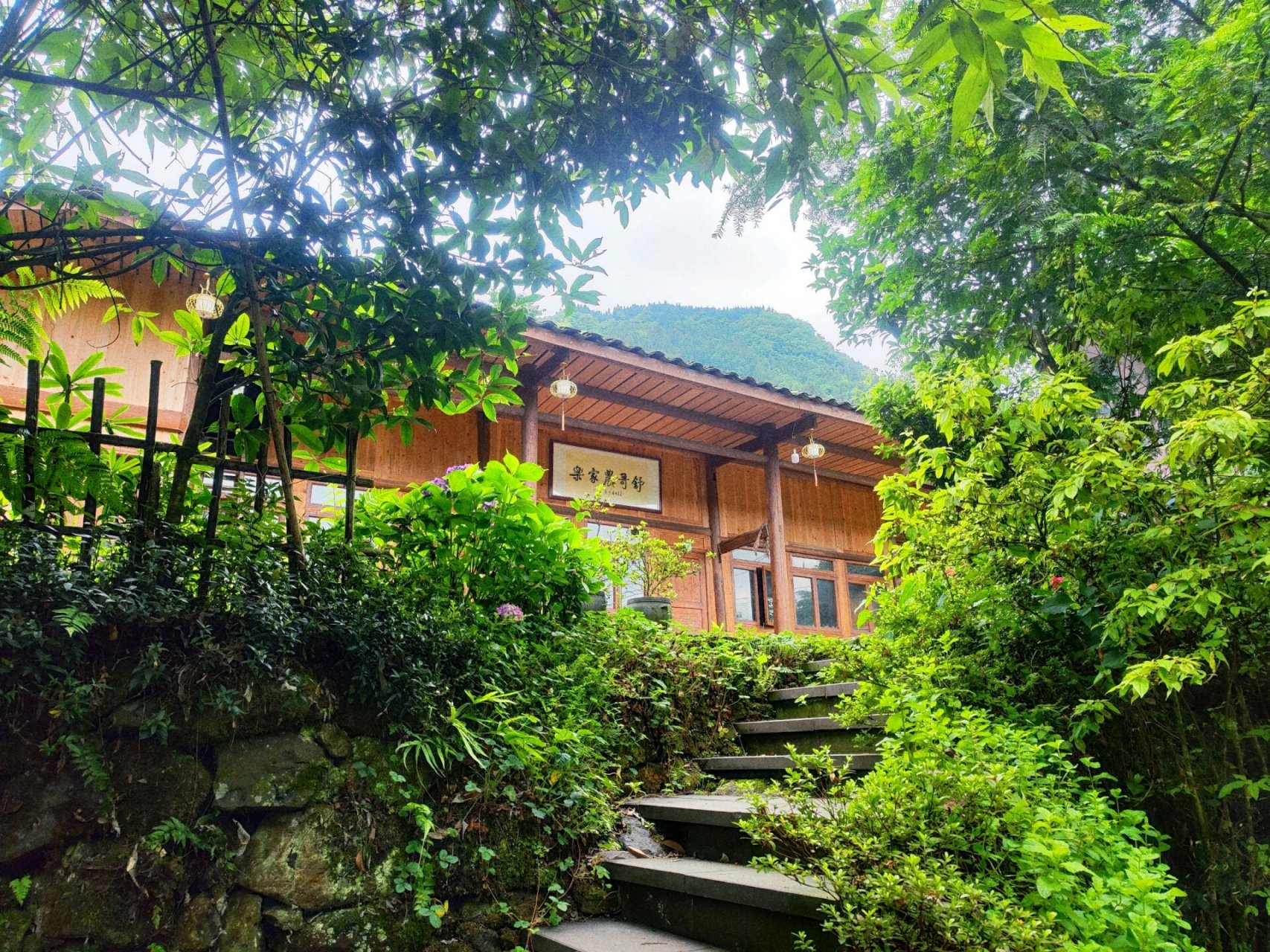 舒哥的农家乐——龙苍沟农家乐的天花板          夏天去雅安龙苍沟