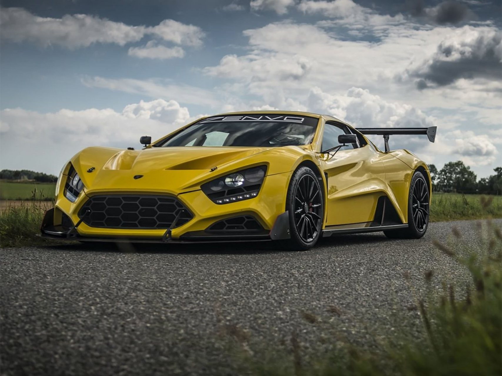 zenvo st1(2009-2016) zenvo ts1(2016-2019) zenvo tsr(2016-)