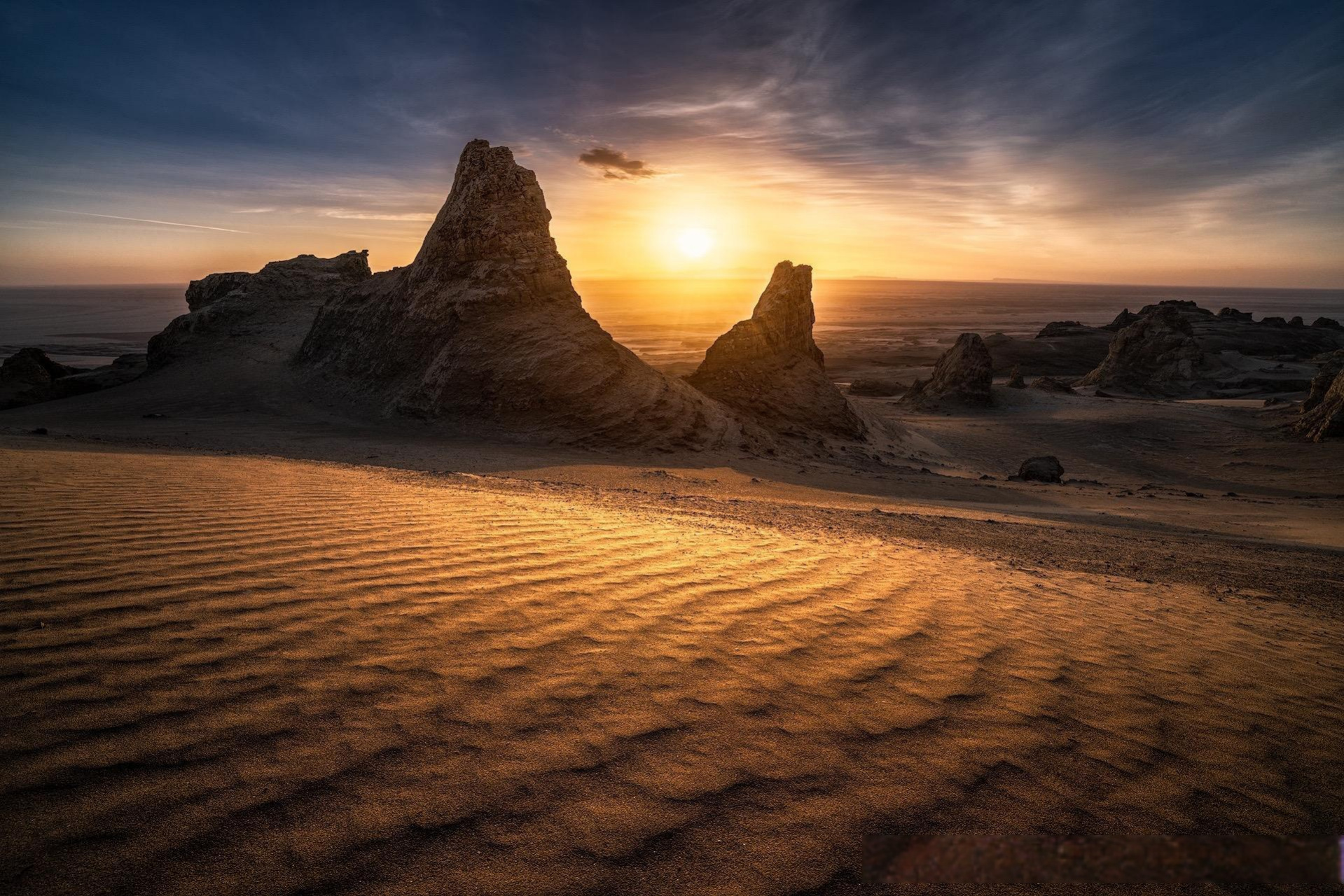 俄博梁雅丹无人区位于中国青海省茫崖市冷湖镇的一片荒野地区.