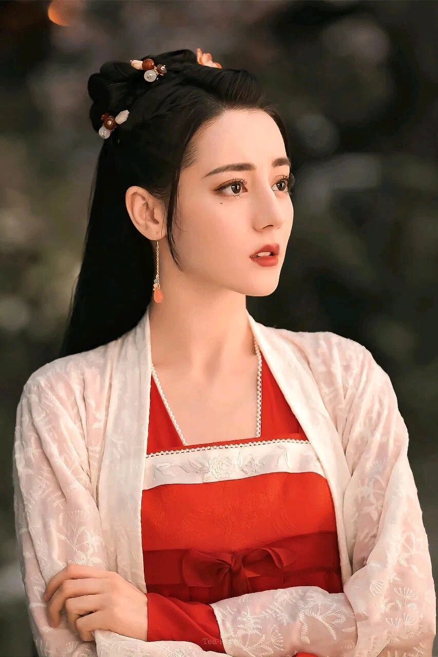 安乐传迪丽热巴红衣壁纸