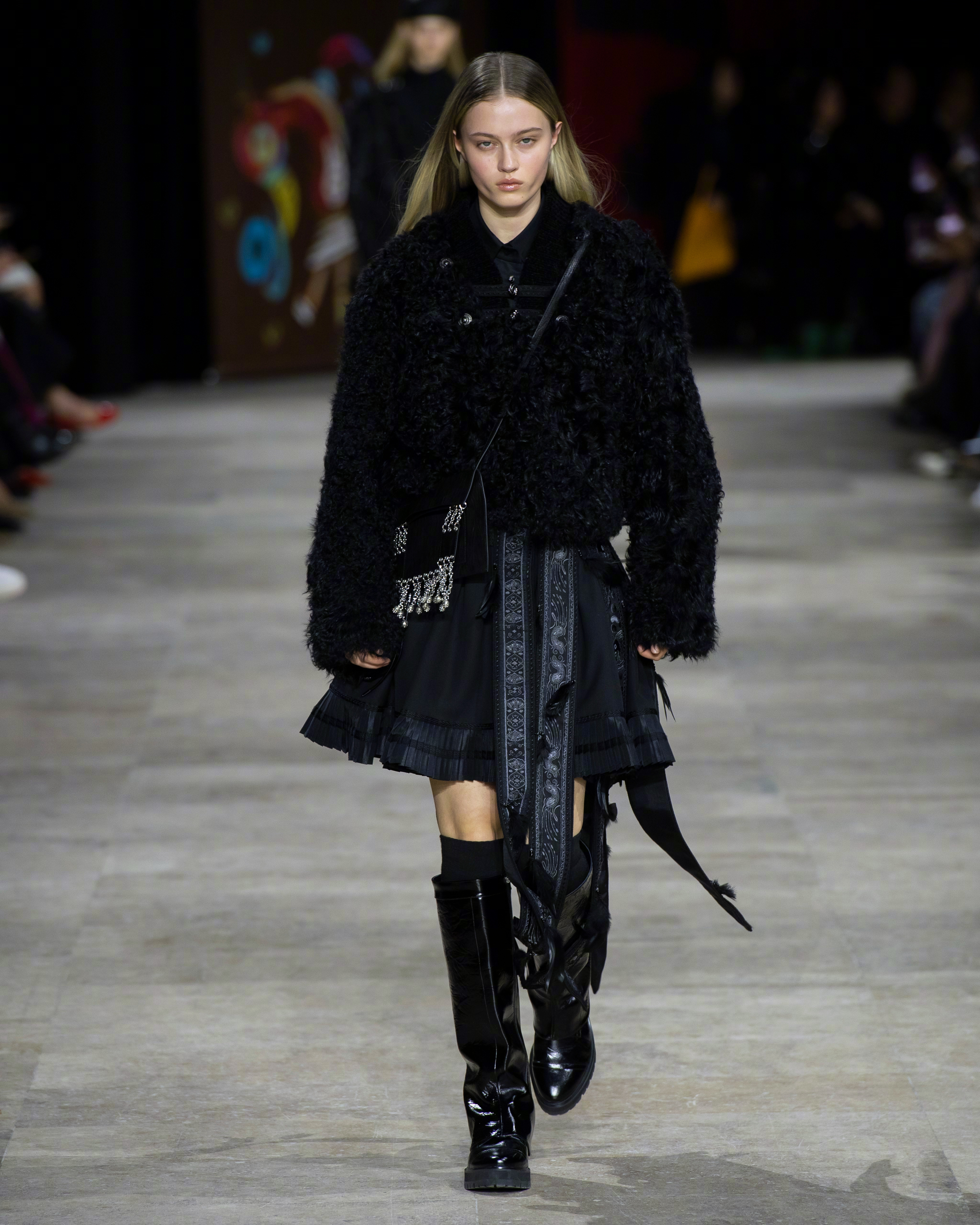 巴黎时装周##芭莎带你看时装周#