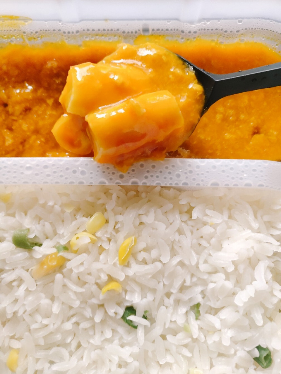 蟹黄捞饭 入秋了,又到了吃大闸蟹最肥的时候了 大闸蟹自由还没有实现 