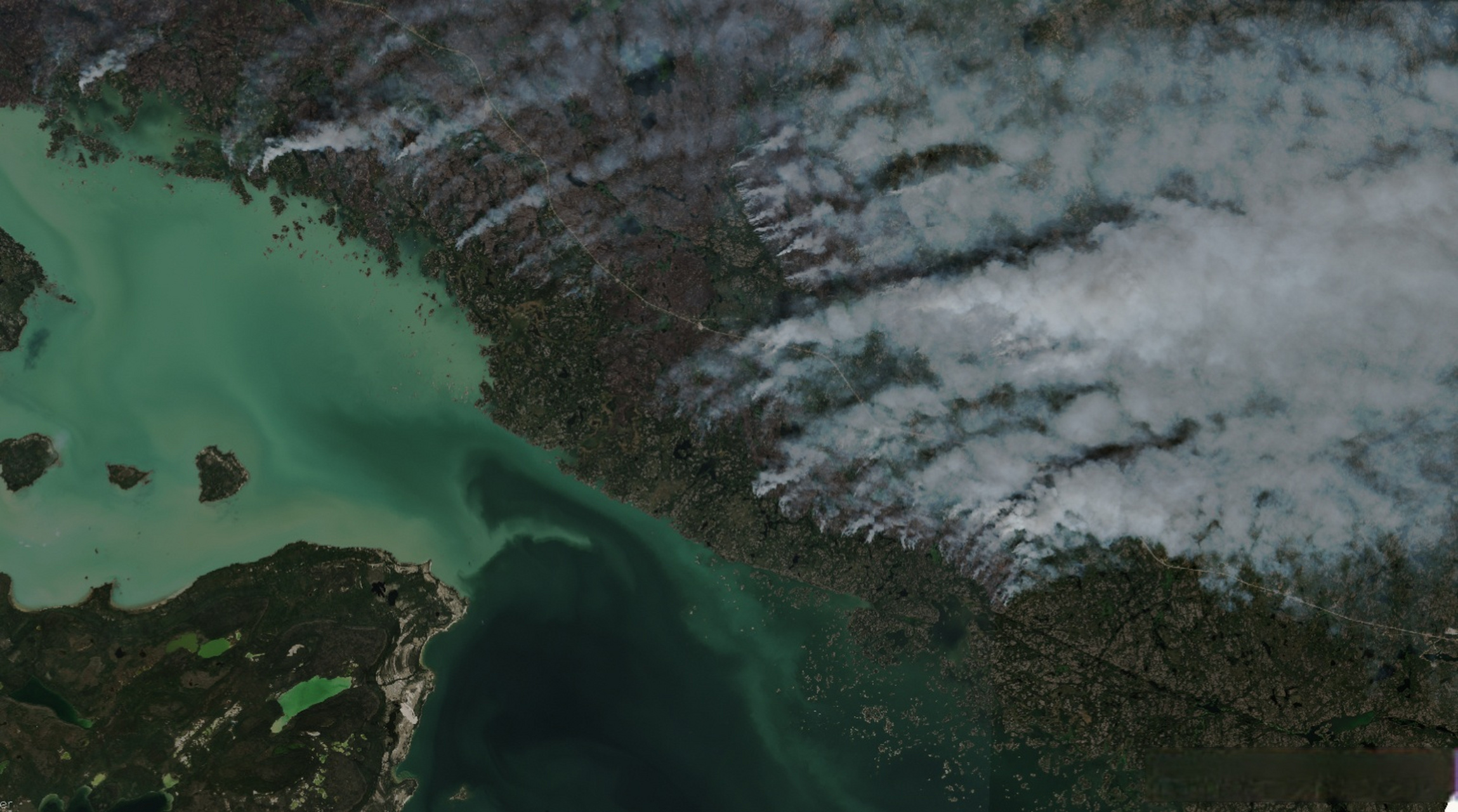 [奥特曼]图一5月20日,图二7月16日,图三8月17日 #加拿大山火