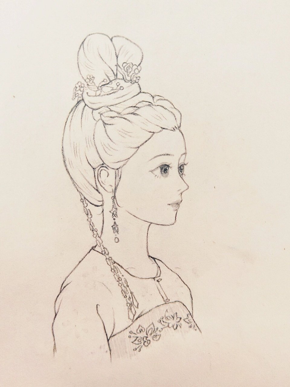 乐嫣 95古风人物线稿~ 喜欢这个造型像个小兔子,我又来画了 侧面