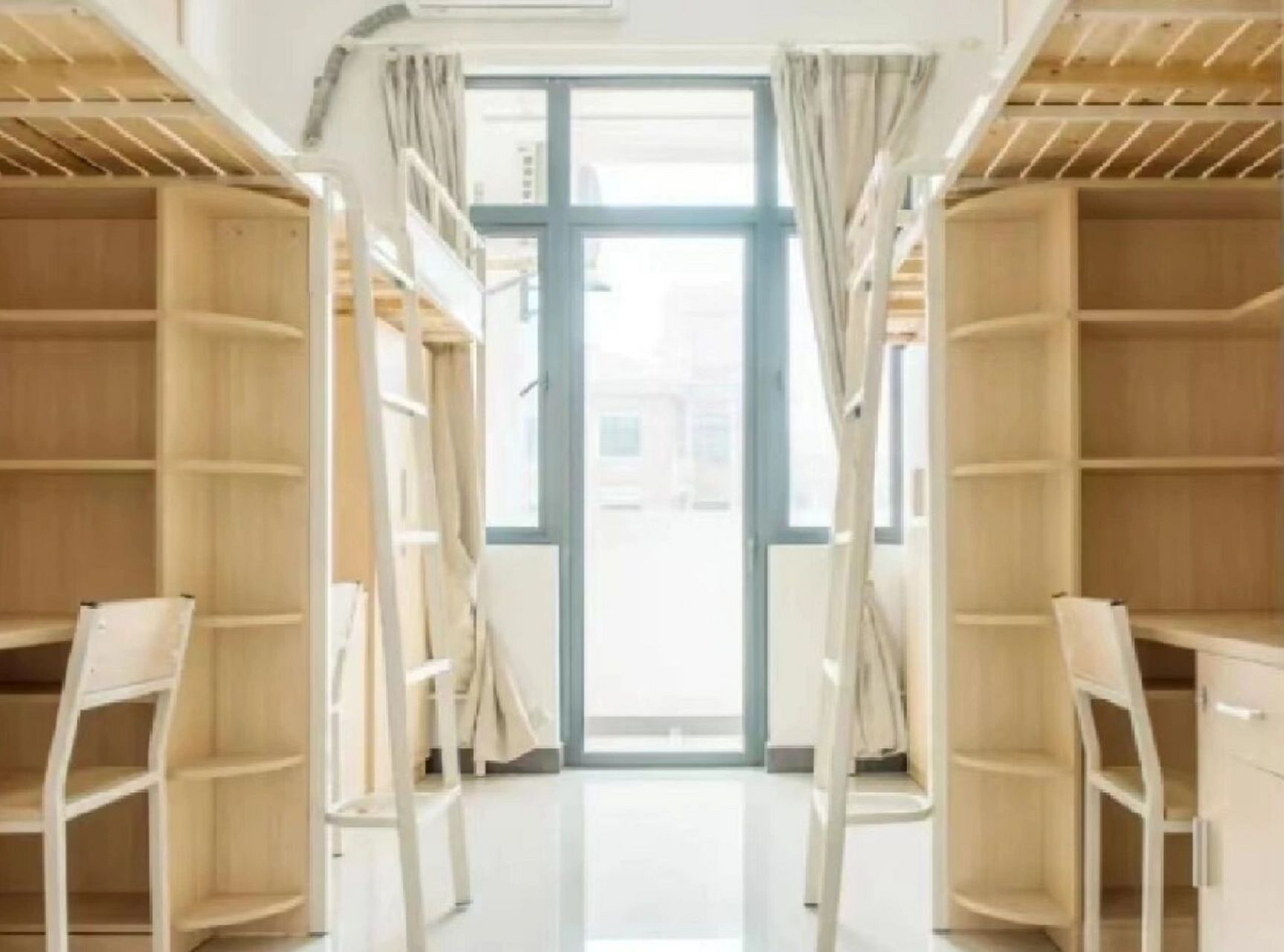 南洋学费这么贵,宿舍怎么样 93分为四人寝六人寝,四人寝上床下桌六