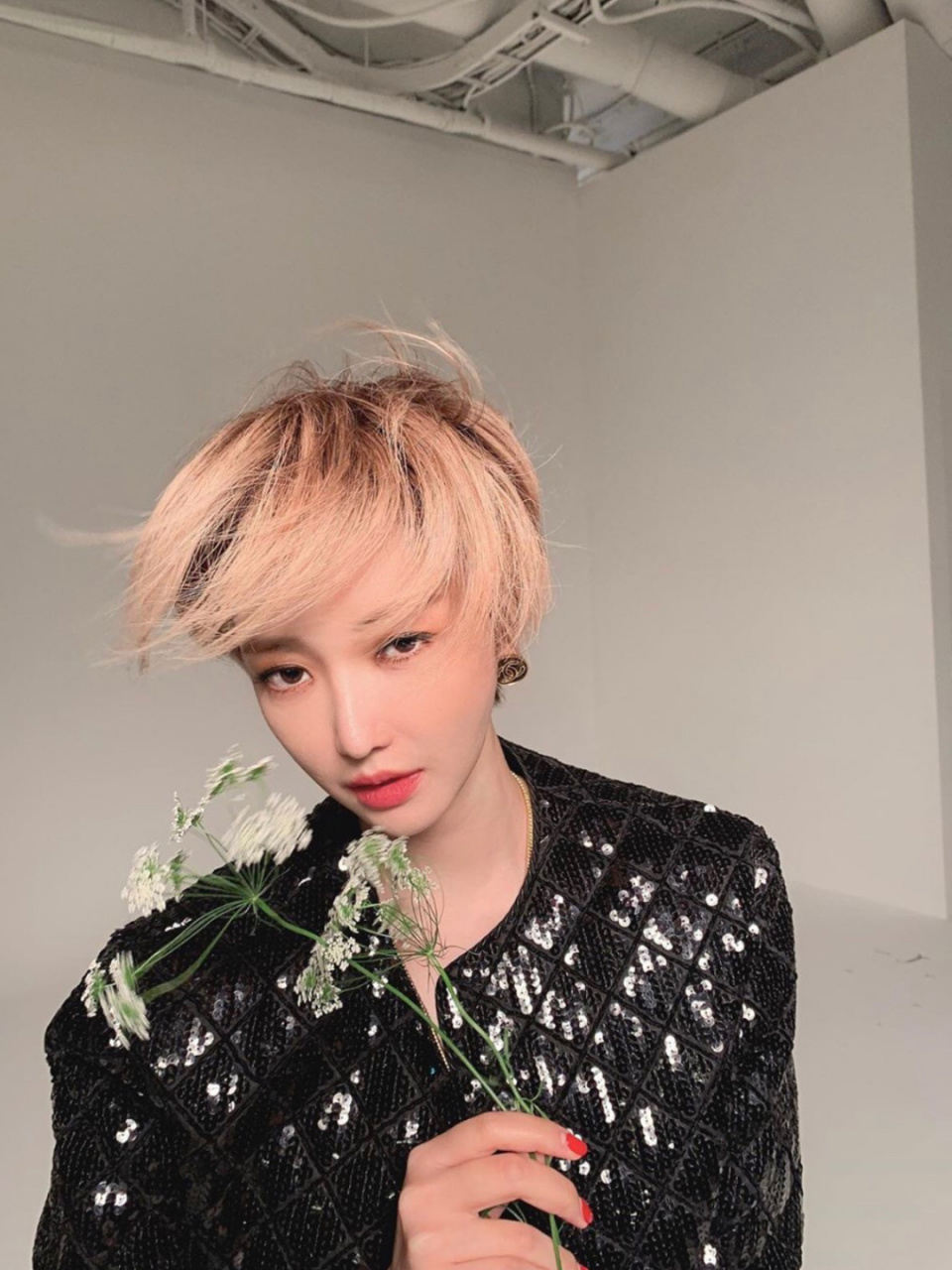 9693短发女神高俊熙 之前受胜利事件影响 好久未营业 近期官司