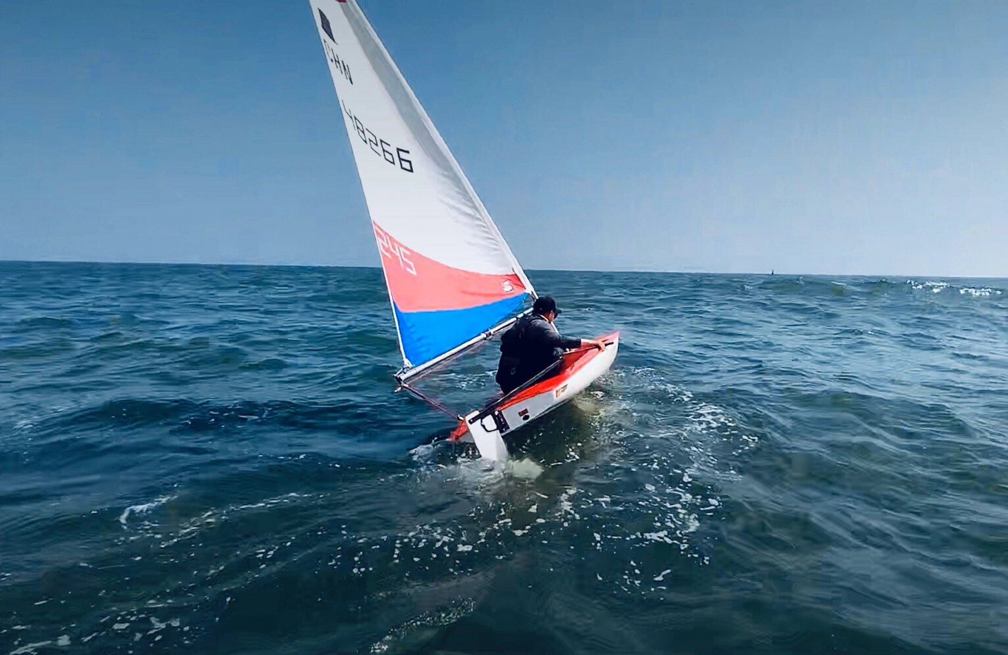 航海帆船|带你玩转topper帆船 topper是1970年建立的船艇品牌,因采用