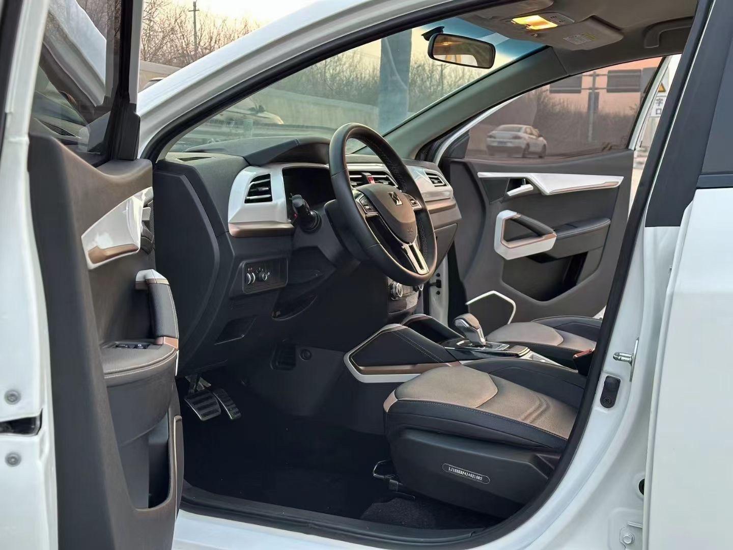 大众思皓e20x,续航301,有快慢充,五门五座,保险刚买,全程4s店保养