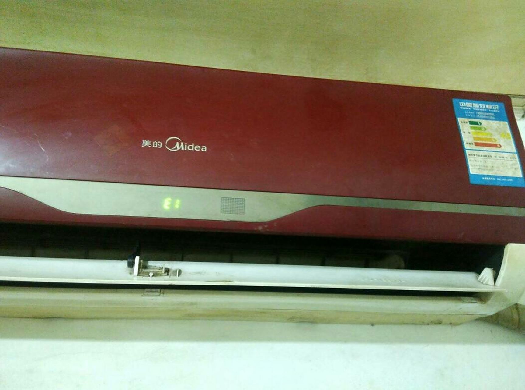 美的空调显示e1故障维修方法分享 美的空调显示e1表示室内外通讯故障.