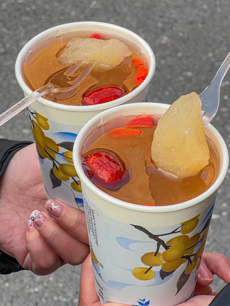 茶百道是懂冬天女生想喝什么的01! …谁不爱银耳鲜炖梨98啊!