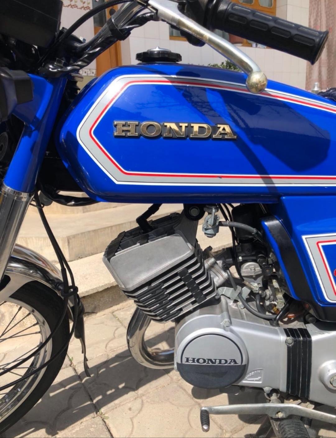 八十年代最经典的一款老古董.本田h100s好东西不多了