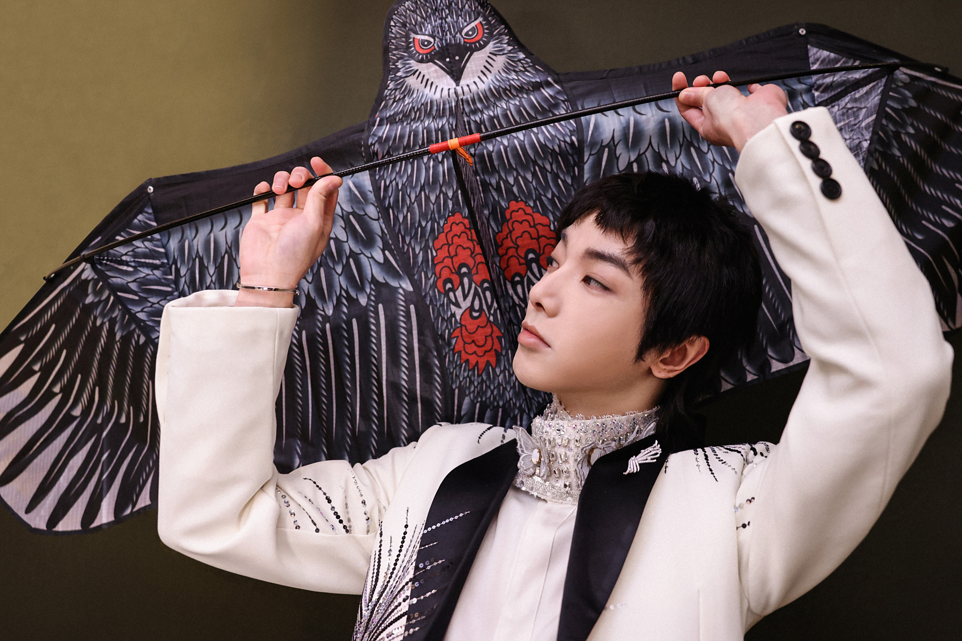 华晨宇超话 99 #华晨宇湖南春晚代言人# 烟火伴星辰,蝶花幻如梦.