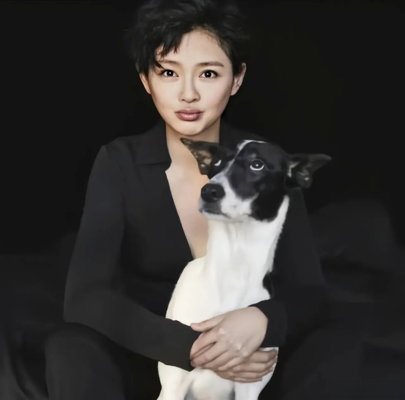 大s徐熙媛短发look,这个发型把她的叛逆干练和自由果敢表现得淋漓尽致