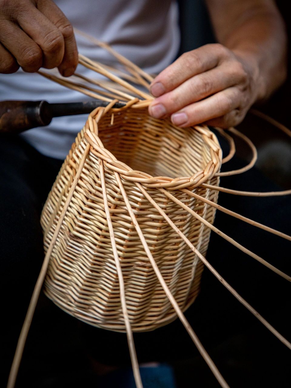 当地用柳枝编织已有1400多年了 这次我们深入沂蒙山区 记录这项传统