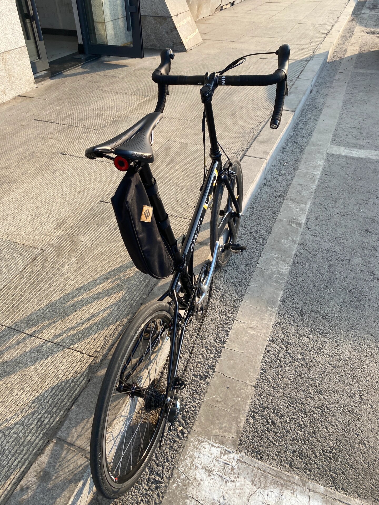 国产折叠车架:飞鱼 玩折叠几年了,早就知道飞鱼,但是对于国产车架感觉