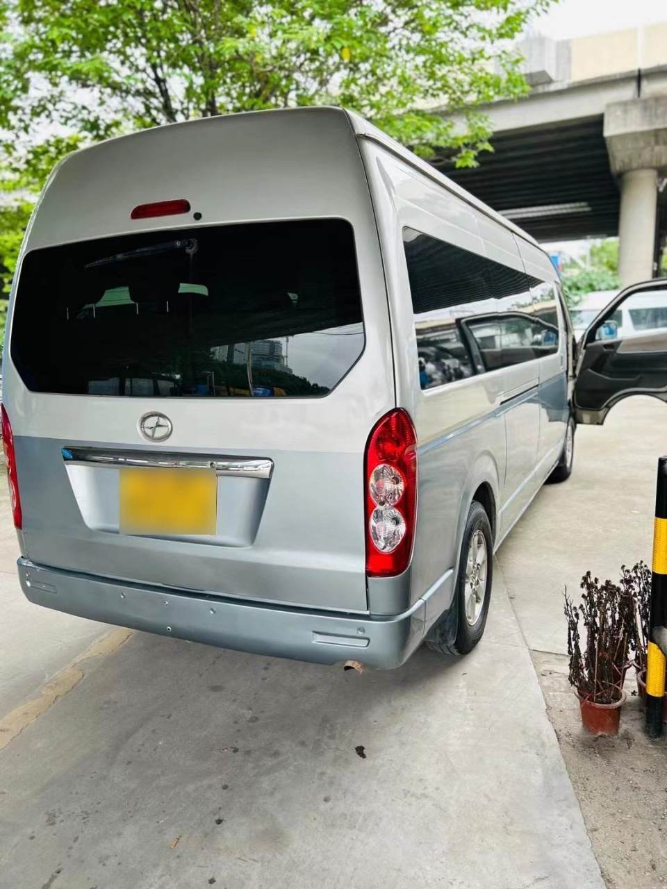 刚到店九龙大马18座,2012年4月,汽.刚到店九龙大马18座