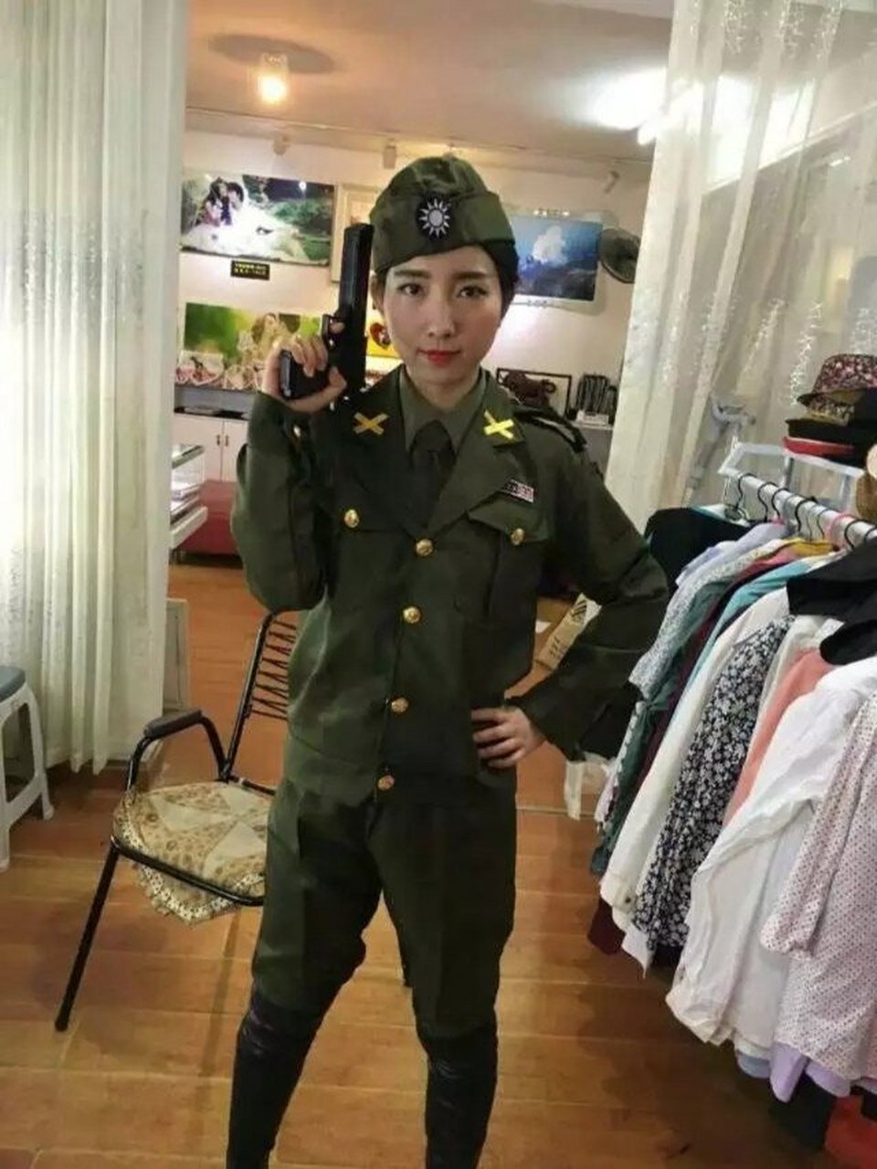 几年前拍摄的国民党军装是不是很帅气