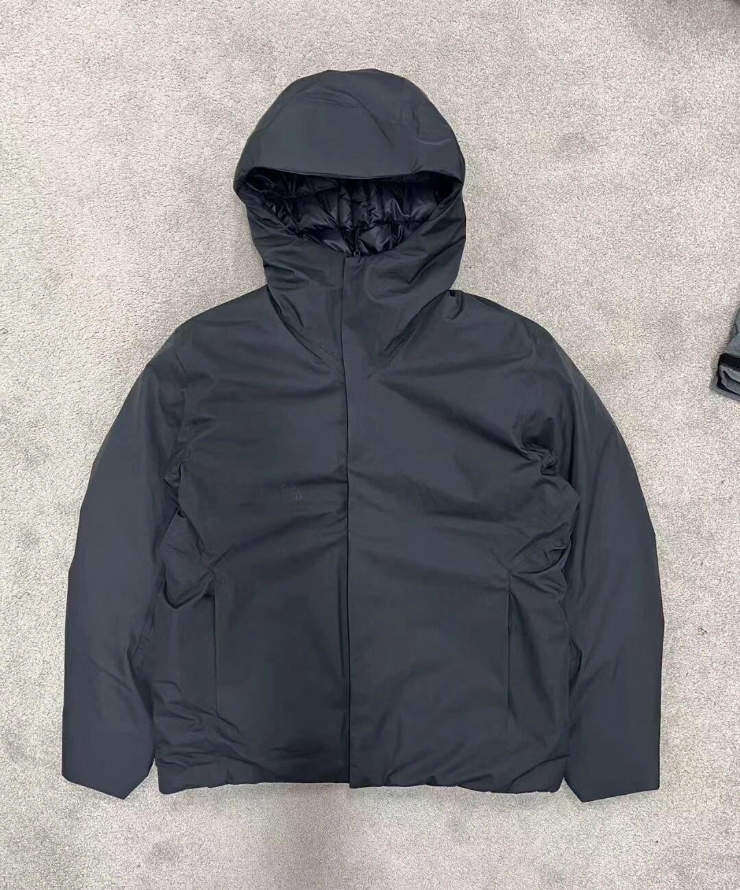 杰尼亚压胶的羽绒服真不错可以防雨